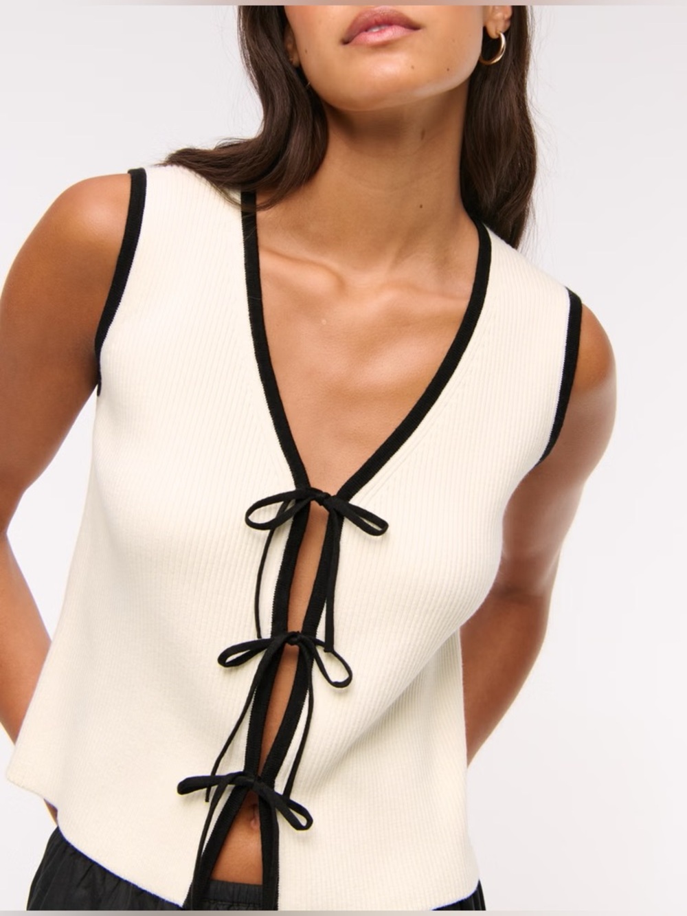 Abercrombie & Fitch | Tie-Front V-Neck
Sweater Vest | XS | Black & White